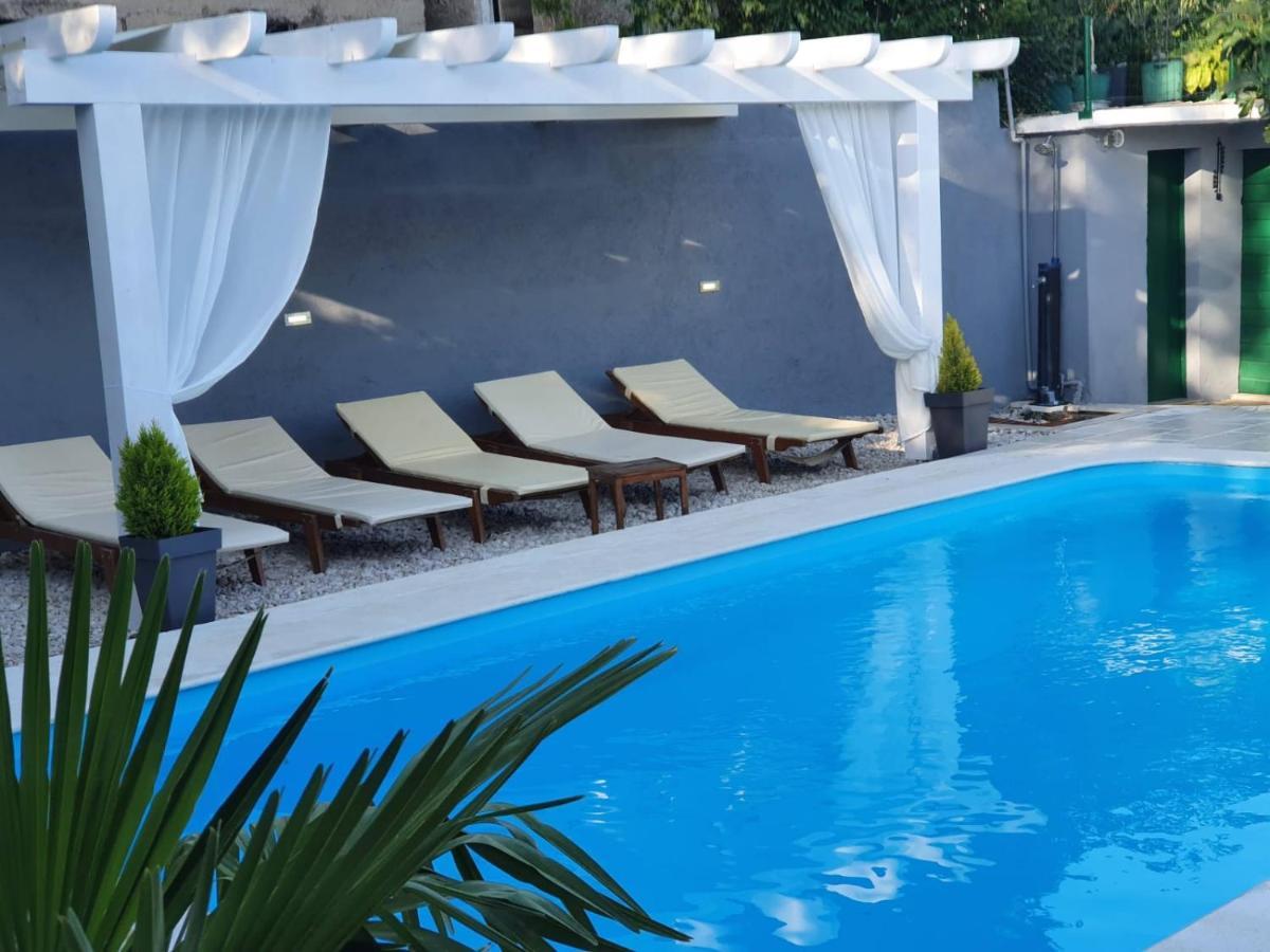 Holiday Home Zezevica - Heated Pool Sestanovac Екстер'єр фото
